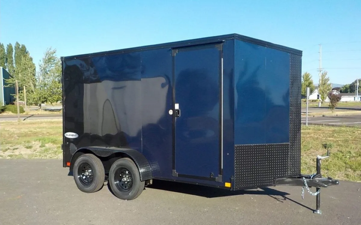 Enclosed cargo trailer with rear ramp doors